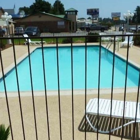 Center Xecutive Inn And Suites מראה חיצוני תמונה