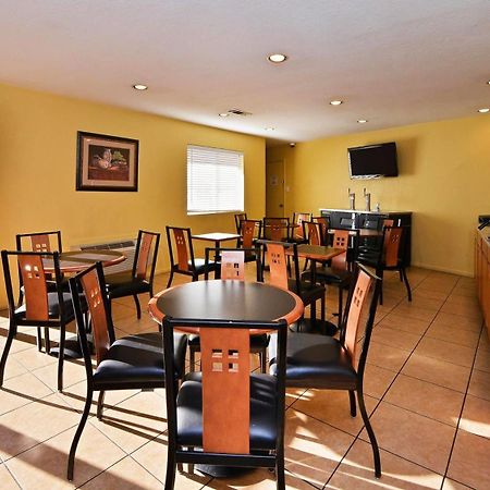 Center Xecutive Inn And Suites מראה חיצוני תמונה