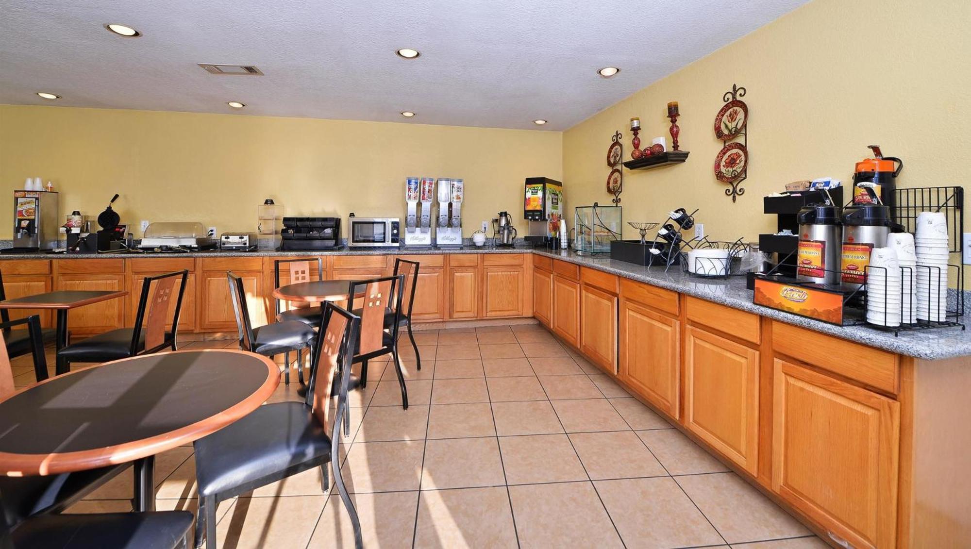 Center Xecutive Inn And Suites מראה חיצוני תמונה